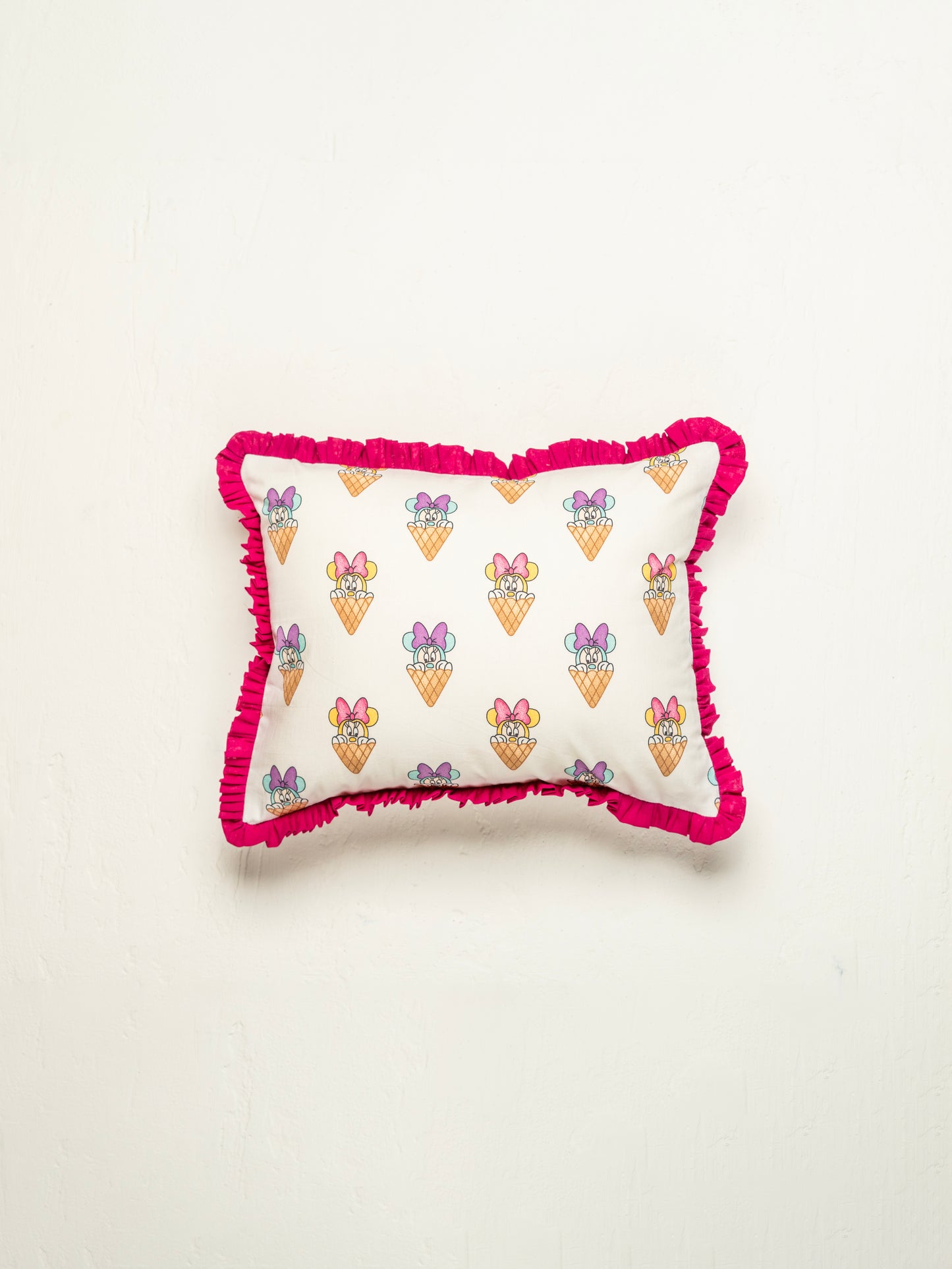 Minnie Scoop Pillow Cover With Insert
